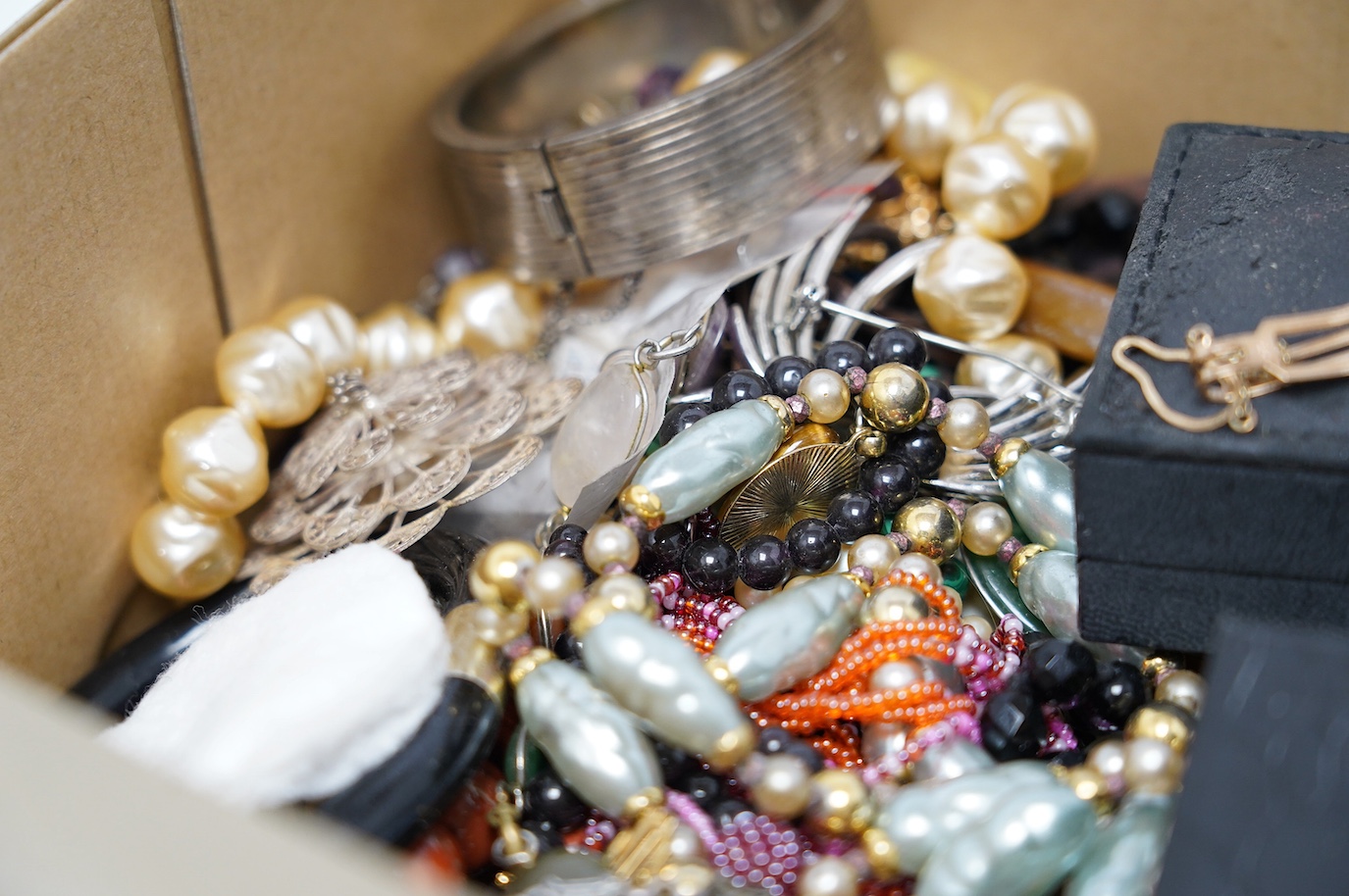A 14k and nephrite set clip and a quantity of assorted mainly costume jewellery, including malachite necklace and others, earrings, rings, watches, etc. Condition - poor to fair